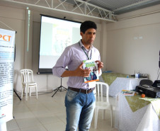 Estudantes do ensino médio de escolas estaduais da região de Campo Mourão, no Centro-Oeste, participam de um projeto de iniciação científica único no Estado. Desenvolvido pelo Núcleo Regional de Educação de Campo Mourão, universidades e colégios da rede privada, o projeto tem dez anos e já envolveu aproximadamente 300 estudantes de 25 escolas estaduais. A secretária da Educação, professora Ana Seres, esteve na região no fim de outubro e conheceu os alunos que participam do projeto.