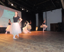 O Núcleo Regional de Educação (NRE) de Guarapuava, na região Central do Estado, promoveu na última semana o 3° Encontro Cultural de Turmas do CELEM (Centro de Línguas Estrangeiras Modernas) – Espanhol, Francês, Inglês e Italiano, idiomas ofertados a 35 escolas da região. O encontro contou com a presença de mais de 500 pessoas entre professores, funcionários, alunos e comunidade escolar.