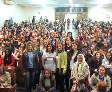 O Núcleo Regional de Educação (NRE) de Guarapuava, na região Central do Estado, promoveu na última semana o 3° Encontro Cultural de Turmas do CELEM (Centro de Línguas Estrangeiras Modernas) – Espanhol, Francês, Inglês e Italiano, idiomas ofertados a 35 escolas da região. O encontro contou com a presença de mais de 500 pessoas entre professores, funcionários, alunos e comunidade escolar.