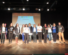 O Núcleo Regional de Educação (NRE) de Guarapuava, na região Central do Estado, promoveu na última semana o 3° Encontro Cultural de Turmas do CELEM (Centro de Línguas Estrangeiras Modernas) – Espanhol, Francês, Inglês e Italiano, idiomas ofertados a 35 escolas da região. O encontro contou com a presença de mais de 500 pessoas entre professores, funcionários, alunos e comunidade escolar.