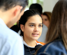 Governo do Estado lança a nova edição do Programa Talento Olímpico, o TOP 16, com a ampliação do número de bolsistas para 1,6 mil. Participaram do evento os secretários do Esporte e Turismo, Douglas Fabrício; da Educação Ana Seres; da Cultura, João Luiz Fiani; da Casa Civil, Eduardo Sciarra; presidente da Copel, Luiz Fernando Vianna  e demais autoridades. Na foto, Carolina Legnani.
Curitiba, 10-11-15.
 