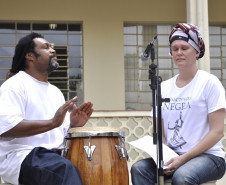 Profissionais da Secretaria de Estado da Educação se reuniram nesta terça-feira (10), em Curitiba, para debater as atividades que serão promovidas pelas escolas da rede estadual em alusão ao Dia da Consciência Negra, comemorado oficialmente no próximo dia 20. Durante a reunião também foi discutida a resolução das Nações Unidas para a Década Internacional de Afrodescendentes: reconhecimento, justiça e desenvolvimento.