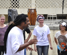 Profissionais da Secretaria de Estado da Educação se reuniram nesta terça-feira (10), em Curitiba, para debater as atividades que serão promovidas pelas escolas da rede estadual em alusão ao Dia da Consciência Negra, comemorado oficialmente no próximo dia 20. Durante a reunião também foi discutida a resolução das Nações Unidas para a Década Internacional de Afrodescendentes: reconhecimento, justiça e desenvolvimento.