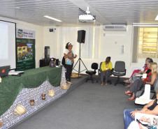 Profissionais da Secretaria de Estado da Educação se reuniram nesta terça-feira (10), em Curitiba, para debater as atividades que serão promovidas pelas escolas da rede estadual em alusão ao Dia da Consciência Negra, comemorado oficialmente no próximo dia 20. Durante a reunião também foi discutida a resolução das Nações Unidas para a Década Internacional de Afrodescendentes: reconhecimento, justiça e desenvolvimento.