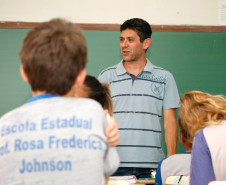 A mesma opinião tem o diretor Alci Fonseca Romero, da Escola Estadual Professora Rosa Frederica Johnson, de Almirante Tamandaré (Região Metropolitana de Curitiba). “Acredito que o principal papel do gestor hoje seja conciliar todos os segmentos que existem dentro da escola: alunos, professores, funcionários e a comunidade em geral. Isso não é um trabalho fácil, é um desafio”, relatou o diretor.