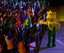 A delegação paranaense iniciou nesta sexta-feira (13), em Londrina, no Norte do Estado, a participação nos Jogos Escolares da Juventude 2015, etapa para jovens com idade entre 15 e 17 anos.

Os jogos envolvem mais de 3,7 mil estudantes de todo o País, na disputa das 13 modalidades. Contando as seletivas municipais e estaduais, o evento contempla mais de 2 milhões de jovens, representando 40 mil escolas públicas e particulares, de quase 4 mil cidades de todo o país.