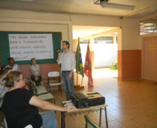 Mostra expõe trabalhos de alunos em Sertaneja