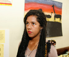 Em Curitiba, os 120 alunos do ensino fundamental da Escola Estadual Helena Dionysio promoveram uma feira cultural para apresentar à comunidade o resultado de pesquisas históricas e culturais dos povos de origem africana