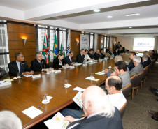 A secretária de Estado da Educação, professora Ana Seres, representou o governador Beto Richa na solenidade de lançamento do projeto “Valorização da Educação no Paraná”, realizada nesta segunda-feira (23) pela Associação Comercial do Paraná (ACP), Lions e Rotary Club. Durante a cerimônia, foi apresentado o programa “Um por todos, todos por um – Pela Ética e pela Cidadania”, desenvolvido pela Controladoria Geral da União (CGU) em parceria com o Instituto Maurício de Sousa. 