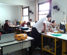 Atualmente estão sendo implementados, junto ao CEE, sete processos de renovação do reconhecimento do Ensino Fundamental anos finais (6º ao 9º ano) e Ensino Médio em seis escolas da rede estadual, nos NREs de Curitiba, Área Metropolitana Sul e Área Metropolitana Norte, utilizando o Sistema Processos On Line