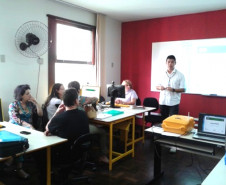 Atualmente estão sendo implementados, junto ao CEE, sete processos de renovação do reconhecimento do Ensino Fundamental anos finais (6º ao 9º ano) e Ensino Médio em seis escolas da rede estadual, nos NREs de Curitiba, Área Metropolitana Sul e Área Metropolitana Norte, utilizando o Sistema Processos On Line