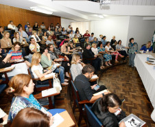O 2° Seminário Estadual do Pacto Nacional pelo Fortalecimento do Ensino Médio terminou nesta sexta-feira (27), em Curitiba. Durante dois dias, profissionais que atuam com o ensino médio discutiram avanços das atividades e apresentaram resultados vivenciados após o início do programa, em 2013. No Paraná, o trabalho foi realizado de maneira descentralizada em parceria com sete universidades estaduais e duas federais.