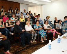 O 2° Seminário Estadual do Pacto Nacional pelo Fortalecimento do Ensino Médio terminou nesta sexta-feira (27), em Curitiba. Durante dois dias, profissionais que atuam com o ensino médio discutiram avanços das atividades e apresentaram resultados vivenciados após o início do programa, em 2013. No Paraná, o trabalho foi realizado de maneira descentralizada em parceria com sete universidades estaduais e duas federais.
