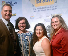 A secretária de Educação do Paraná, professora Ana Seres, participou nesta quinta-feira (03) da entrega do Prêmio Gestão Escolar do Conselho Nacional de Secretários de Educação (Consed), nível nacional, realizada em Brasília (DF). Pelo Paraná, o destaque foi o Colégio Helena Kolody, de Sarandi, que representou o Estado no evento.
