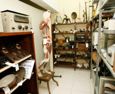 O Centro da Memória do Colégio Estadual do Paraná, em Curitiba, está em fase final de catalogação e restauração do acervo e deve reabrir no segundo semestre de 2016. O memorial está entre as principais referências do país em pesquisas históricas sobre a evolução da educação pública.