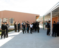 Os cerca de um milhão de estudantes da rede estadual de ensino retomam, no dia 29 de fevereiro, as aulas do ano letivo de 2016. Devido às duas greves de professores realizadas em 2015, parte das escolas encerra o ano letivo de 2015 no dia 23 de dezembro, enquanto outras unidades só concluirão o calendário em 26 de fevereiro.