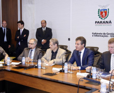 Richa enfatiza que já nesta folha de janeiro o governo reajustará em cerca de 10,8% o salário dos servidores estaduais. O valor é com base no acumulado do Índice de Preços ao Consumidor Amplo (IPCA) em 2015. Além disso, em outubro do ano passado pagou reajuste de 3,45%. “Essa é uma demonstração do respeito e valorização do trabalho dos funcionários estaduais. Estamos fazendo um esforço para honrar os compromissos e melhorar as condições dos servidores”, disse o governador.