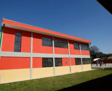 A partir do dia 29 de fevereiro, quando inicia o ano letivo de 2016, os estudantes da rede estadual de ensino e a comunidade escolar terão duas opções inéditas para a formação profissional gratuita. Em Cascavel, no Oeste, a novidade será o curso técnico em Móveis, ofertado pelo Centro Estadual de Educação Profissional Pedro Boaretto Neto. Na Capital, a novidade é o curso técnico em Biotecnologia, que será oferecido pelo Centro Estadual de Educação Profissional de Curitiba.