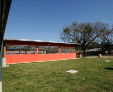 A partir do dia 29 de fevereiro, quando inicia o ano letivo de 2016, os estudantes da rede estadual de ensino e a comunidade escolar terão duas opções inéditas para a formação profissional gratuita. Em Cascavel, no Oeste, a novidade será o curso técnico em Móveis, ofertado pelo Centro Estadual de Educação Profissional Pedro Boaretto Neto. Na Capital, a novidade é o curso técnico em Biotecnologia, que será oferecido pelo Centro Estadual de Educação Profissional de Curitiba.