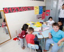 Considerando que haveria dificuldades dos municípios para se adaptarem a mudanças nas regras dos convênios com a educação especial no meio do ano, a Secretaria de Estado da Educação (SEED) vai manter até dezembro deste ano os convênios de cooperação técnica e financeira dentro do modelo atual.