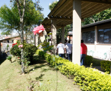 Quando os 1.200 alunos do Colégio Estadual São Paulo Apóstolo, em Curitiba, retornarem para a escola, no dia 29 de fevereiro, vão encontrar algumas novidades. É que a escola passa por pequenas obras de melhoria realizadas por um grupo de voluntários composto por pais, alunos, professores e representantes da comunidade para deixar tudo pronto antes do início do ano escolar.
