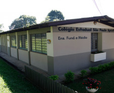 Quando os 1.200 alunos do Colégio Estadual São Paulo Apóstolo, em Curitiba, retornarem para a escola, no dia 29 de fevereiro, vão encontrar algumas novidades. É que a escola passa por pequenas obras de melhoria realizadas por um grupo de voluntários composto por pais, alunos, professores e representantes da comunidade para deixar tudo pronto antes do início do ano escolar.