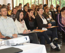 Encontro reuniu professores, alunos e funcionários das escolas públicas de Curitiba para celebrar data do dia 24, escolhida como Dia do Rio.