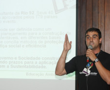 Encontro reuniu professores, alunos e funcionários das escolas públicas de Curitiba para celebrar data do dia 24, escolhida como Dia do Rio.