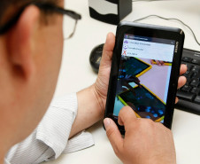 As escolas do Paraná terão um novo instrumento de interação que vai auxiliar no acompanhamento de suas ações pedagógicas. A Secretaria de Estado da Educação desenvolveu o aplicativo para dispositivos móveis que já está em teste em 70 instituições de ensino – é o projeto Conectados Paraná.