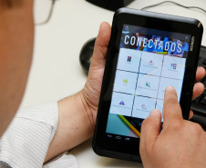 As escolas do Paraná terão um novo instrumento de interação que vai auxiliar no acompanhamento de suas ações pedagógicas. A Secretaria de Estado da Educação desenvolveu o aplicativo para dispositivos móveis que já está em teste em 70 instituições de ensino – é o projeto Conectados Paraná.