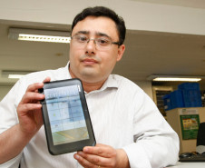 As escolas do Paraná terão um novo instrumento de interação que vai auxiliar no acompanhamento de suas ações pedagógicas. A Secretaria de Estado da Educação desenvolveu o aplicativo para dispositivos móveis que já está em teste em 70 instituições de ensino – é o projeto Conectados Paraná.