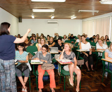 A nova turma do Programa de Desenvolvimento Educacional (PDE) inicia as atividades na próxima segunda-feira (22) com algumas novidades. O curso terá duração de dois anos, de acordo com o calendário escolar. Os professores da rede estadual de ensino participam das atividades da Semana Pedagógica, que acontece entre 22 e 24 deste mês e, em seguida, iniciam os cursos previstos no Programa.