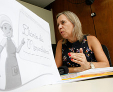 A ação faz parte de uma série de projetos e programas desenvolvidos pela Secretaria da Educação para garantir a qualidade da merenda que é servida nas escolas do Paraná. “Queremos que os profissionais envolvidos com a merenda escolar tenham o suporte necessário para o preparo correto dos alimentos, tornando-os mais seguros, saudáveis e nutritivos. Assim, nossos alunos estarão bem alimentados”, disse a coordenadora de alimentação e nutrição escolar, Márcia Stolarski.
