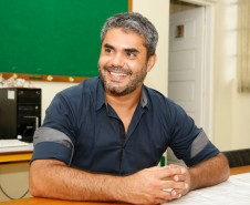 No Colégio Estadual Ernani Vidal, o diretor Iran Frank da Silva aproveitou o primeiro dia de trabalho letivo para apresentar aos funcionários o Plano de Ação da sua gestão, que inicia nesta segunda-feira (22). “Esse momento é importante para apresentarmos o nosso Plano de Ação e discutirmos quais as mudanças necessárias para construirmos juntos o projeto de gestão para a escola nos próximos anos. Esse diálogo vai somar muito ao processo pedagógico”, disse Iran. 