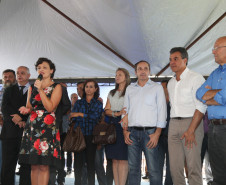 O município de Bandeirantes, no Norte Pioneiro, passa a abrigar um novo Centro Estadual de Educação Profissional. O governador Beto Richa esteve no município nesta quinta-feira (25) para inaugurar a nova escola, que recebeu o nome de Professor Osório Gonçalves Nogueira, um pioneiro e líder na região. É a nona escola de educação profissional entregue pelo governador, desde 2011. É a terceira do Norte Pioneiro.