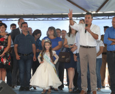 O município de Bandeirantes, no Norte Pioneiro, passa a abrigar um novo Centro Estadual de Educação Profissional. O governador Beto Richa esteve no município nesta quinta-feira (25) para inaugurar a nova escola, que recebeu o nome de Professor Osório Gonçalves Nogueira, um pioneiro e líder na região. É a nona escola de educação profissional entregue pelo governador, desde 2011. É a terceira do Norte Pioneiro.
