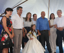 O município de Bandeirantes, no Norte Pioneiro, passa a abrigar um novo Centro Estadual de Educação Profissional. O governador Beto Richa esteve no município nesta quinta-feira (25) para inaugurar a nova escola, que recebeu o nome de Professor Osório Gonçalves Nogueira, um pioneiro e líder na região. É a nona escola de educação profissional entregue pelo governador, desde 2011. É a terceira do Norte Pioneiro.