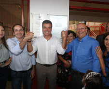 O município de Bandeirantes, no Norte Pioneiro, passa a abrigar um novo Centro Estadual de Educação Profissional. O governador Beto Richa esteve no município nesta quinta-feira (25) para inaugurar a nova escola, que recebeu o nome de Professor Osório Gonçalves Nogueira, um pioneiro e líder na região. É a nona escola de educação profissional entregue pelo governador, desde 2011. É a terceira do Norte Pioneiro.