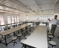O município de Bandeirantes, no Norte Pioneiro, passa a abrigar um novo Centro Estadual de Educação Profissional. O governador Beto Richa esteve no município nesta quinta-feira (25) para inaugurar a nova escola, que recebeu o nome de Professor Osório Gonçalves Nogueira, um pioneiro e líder na região. É a nona escola de educação profissional entregue pelo governador, desde 2011. É a terceira do Norte Pioneiro.