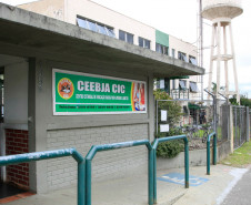 O Paraná tem 97 Centros Estaduais de Educação Básica para Jovens e Adultos (Ceebjas), que atendem mais de 140 mil estudantes acima de 15 anos. Além dos Ceebjas, a Secretaria de Estado da Educação conta com 245 escolas que ofertam a educação para jovens e adultos.