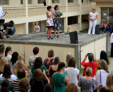 As servidoras da Secretaria de Estado da Educação tiveram uma tarde diferente nesta terça-feira (8), Dia Internacional da Mulher. Atividades culturais, cartazes e depoimentos pessoais e profissionais marcaram a data. Também foram declarados poemas, poesias, contos e histórias de lutas e conquistas das profissionais da educação.