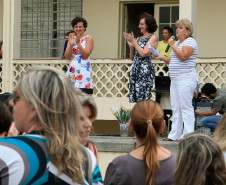 As servidoras da Secretaria de Estado da Educação tiveram uma tarde diferente nesta terça-feira (8), Dia Internacional da Mulher. Atividades culturais, cartazes e depoimentos pessoais e profissionais marcaram a data. Também foram declarados poemas, poesias, contos e histórias de lutas e conquistas das profissionais da educação.