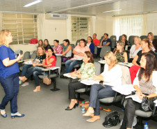 A Secretaria de Estado da Educação promoveu nessa quarta-feira (23), em Curitiba, reunião técnica e pedagógica com professores e técnicos dos Núcleos Regionais de educação da Área Metropolitana Norte, da Área Metropolitana Sul e de Curitiba que atuam com as salas de recursos multifuncionais para altas habilidades/superdotação. Evento integra calendário de formação continuada para os profissionais da educação.