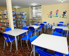 No início deste ano letivo as escolas estaduais começaram a receber mais uma remessa dos novos móveis. No Colégio Estadual Professor Narciso Mendes, no bairro Xaxim, em Curitiba, todas as salas de aula e a biblioteca já receberam carteiras e cadeiras novas.