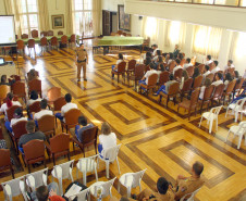 Os alunos do Colégio Estadual do Paraná, em Curitiba, participaram do curso “Você Pode Praticar Segurança?” nesta terça-feira (5). A palestra, ministrada por integrantes do Batalhão de Patrulha Escolar Comunitária (BPEC), instrui os estudantes sobre questões de segurança pública e cuidados que podem ser tomados para evitar a criminalidade. A atividade será feita em abril e maio em 164 escolas de Curitiba.