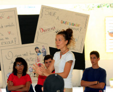 A proposta trouxe à tona questões para enfrentar situações de violência na escola e até mesmo na sociedade. “Trabalhar maneiras de combater o bullying e a violência na escola é importante para mudar aspectos culturais que são reforçados no dia a dia sem que percebamos. Essa reflexão é o primeiro passo para construirmos uma cultura baseada no respeito ao próximo”, explicou a professora de sociologia, Lucineli Siqueira. 