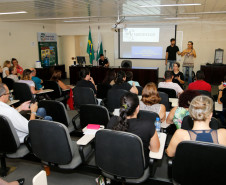 Técnicos pedagógicos do Departamento de Educação Especial (DEE) debateram na última sexta-feira (8) a construção de uma política de fortalecimento do atendimento ofertado pela Secretaria de Estado da Educação aos estudantes surdocegos