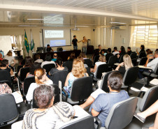 Técnicos pedagógicos do Departamento de Educação Especial (DEE) debateram na última sexta-feira (8) a construção de uma política de fortalecimento do atendimento ofertado pela Secretaria de Estado da Educação aos estudantes surdocegos
