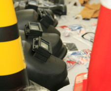 Nesta segunda-feira (11), a unidade recebeu equipamentos de proteção individual (EPIs) que serão usados pelos estudantes durante as aulas práticas em todos os cursos. O pacote inclui aventais e luvas de raspa, luvas de PVC, botas, cintos de segurança, cones de segurança, escudos de soldador, cordas, protetores auriculares, óculos de proteção e máscaras respiratórias descartáveis.