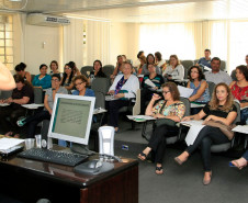 A Secretaria da Educação do Paraná promoveu nessa quarta-feira (13) reunião técnica pedagógica com cerca de 50 professores, que atuam nas escolas estaduais regulares de Curitiba, como Professor de Apoio Educacional Especializado a estudantes com Transtorno de Espectro Autista.